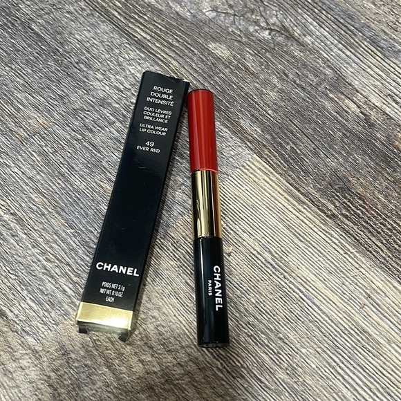 Chanel long lasting lip gloss - Picture 1 of 5